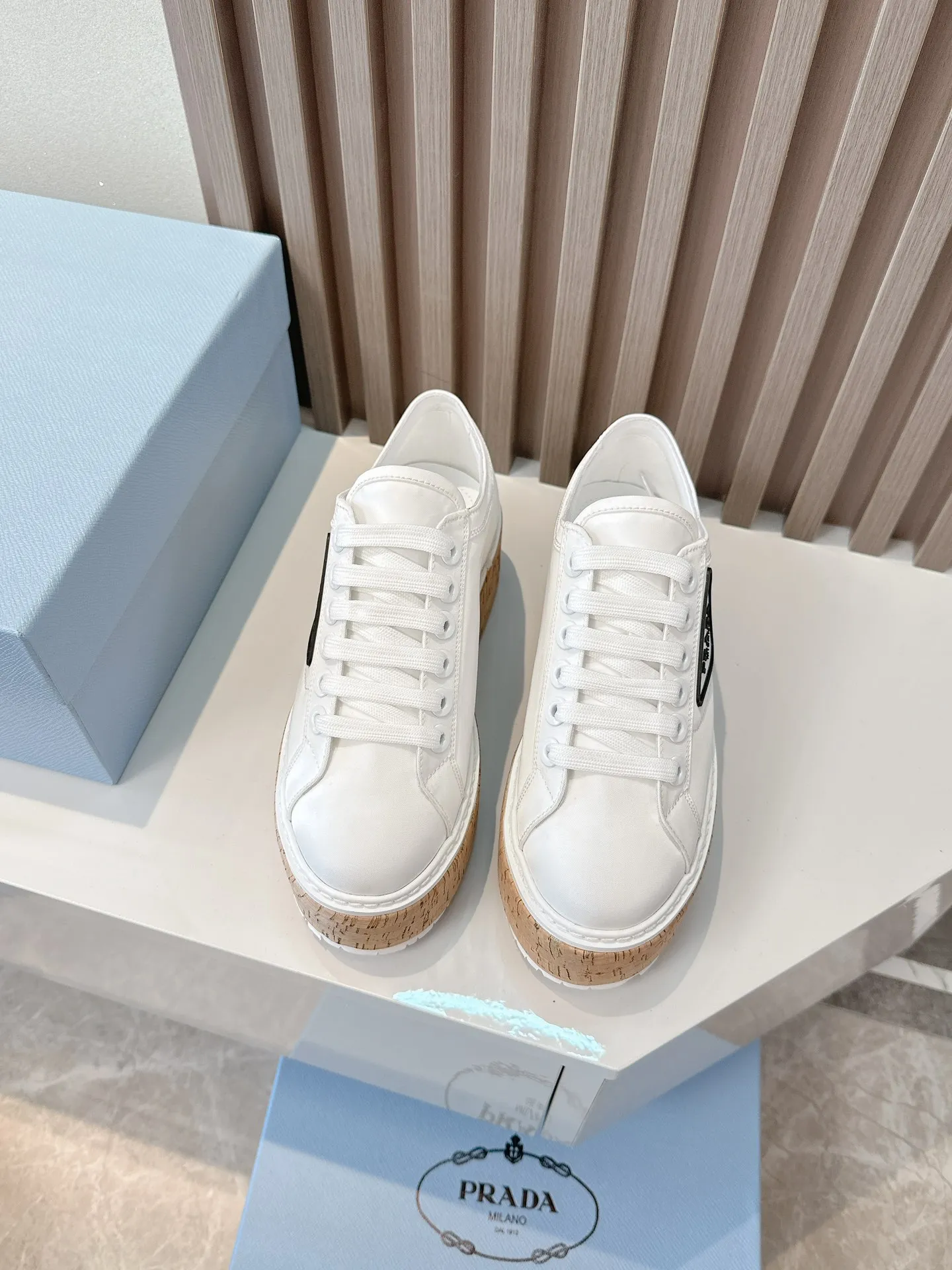 👟👟Ex-factory price 500👟👟 ☑️SNGG ｜Thick-soled high-explosive shoes Super hot Prada Prada 2024 latest spring and summer sawtooth Roman ultra-light thick-soled shoes! Retro, fashionable and avant-garde gear teeth make the whole pair of shoes light, comfortable and brightly colored to satisfy a variety of choices for fashionable people of different styles! The iconic molded injection triangle logo is matched with the shape of the upper foot 🦶🏻It’s super nice, every element is fashionable! - MATERIAL Material - ⇢ Upper: imported silk nylon twill ⇢ Lining: sheepskin lining ⇢ Outsole: TPU wood grain rubber combination outsole ⇢size：#35～40